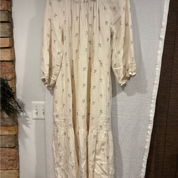 Worth Collective Casual gauze dress in eggshell with sage green floral details - Picture 6 of 6